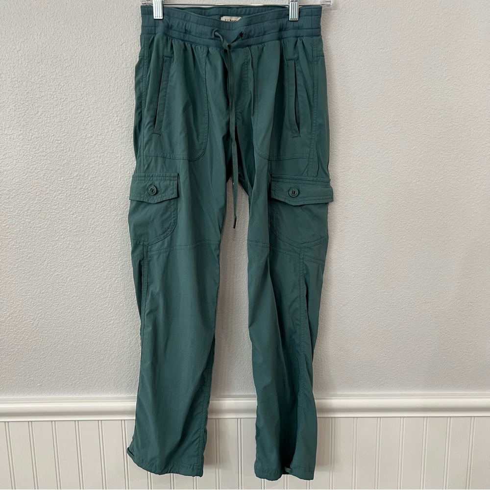 L.L. Bean Women’s Vista Camp Straight-Leg Cargo Pants. Size XSP. EC